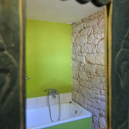 Kornati Robinzon House בית הארחה