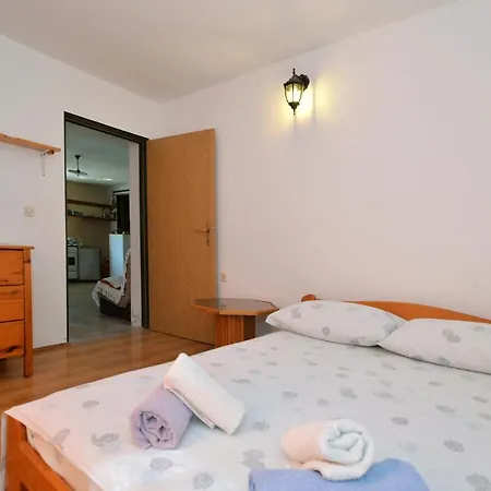 Kornati Robinzon House Guest house 3*