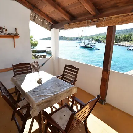 Gæstehus Kornati Robinzon House Pristanisce