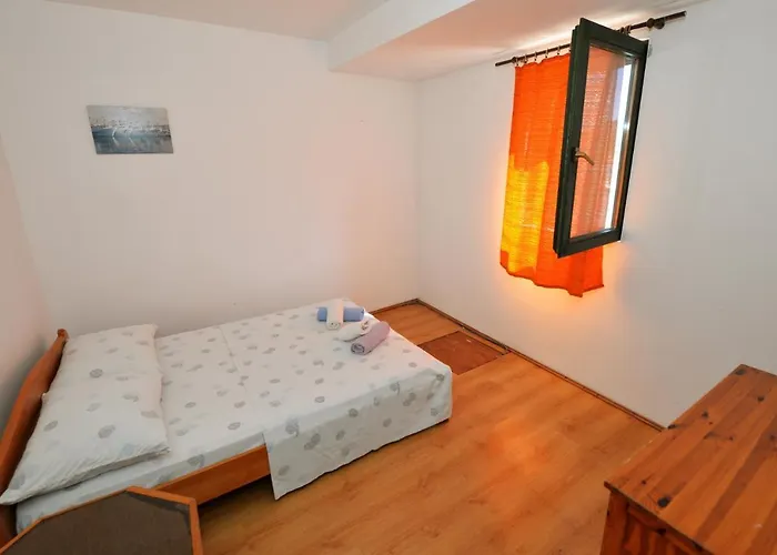 Kornati Robinzon House בית הארחה