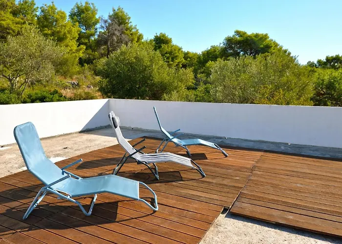 Kornati Robinzon House 招待所 3*