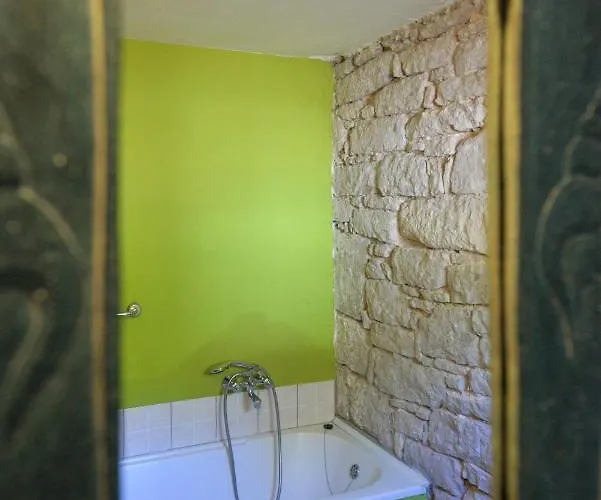 Kornati Robinzon House בית הארחה