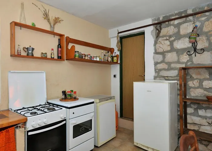 Kornati Robinzon House בית הארחה 3*